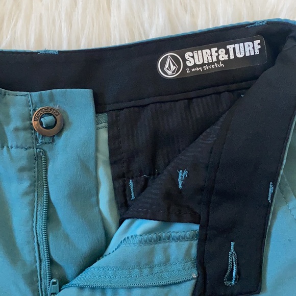 Boys Volcom Shorts - Picture 3 of 4